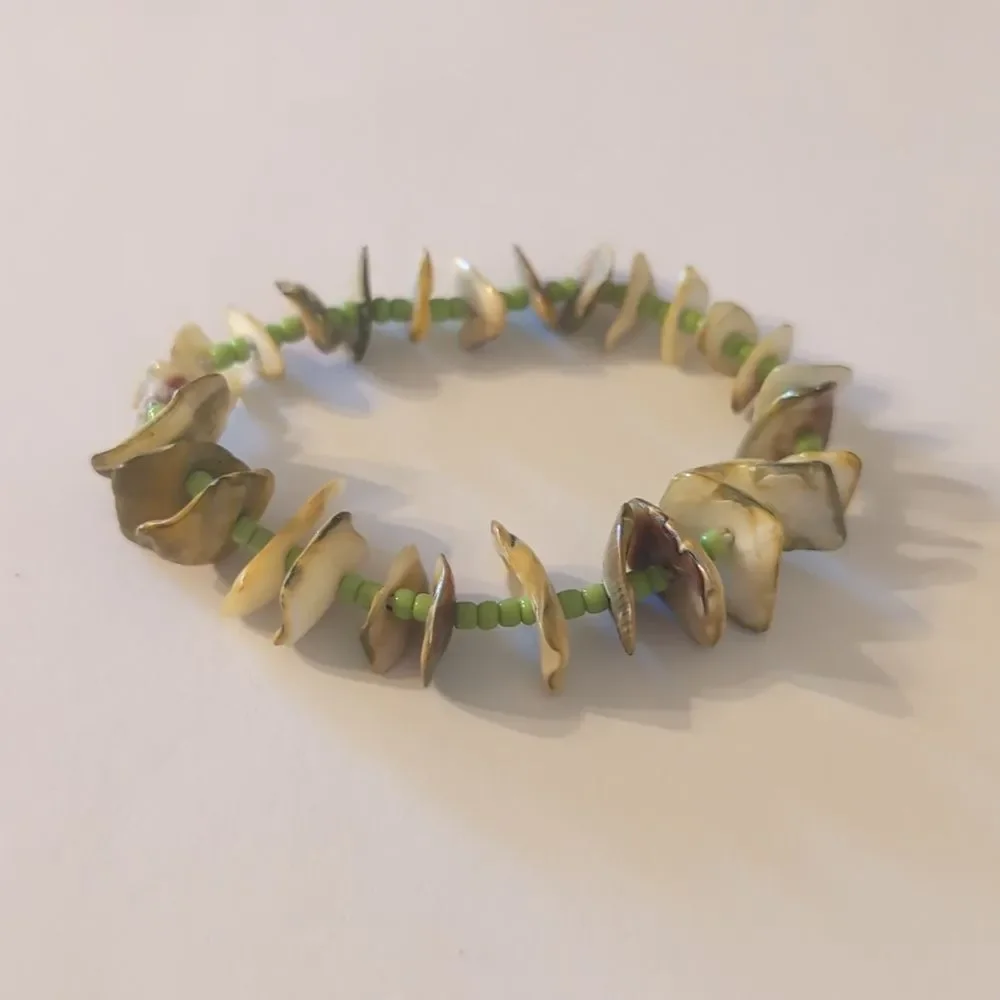 707 Green Shell and Green‎ Beaded Stretch Bracelet